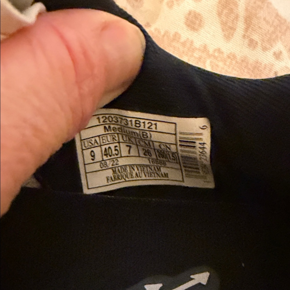 Brooks women’s White and Black Athletic Shoes. Like new condition. Launch 9 - Picture 7 of 7